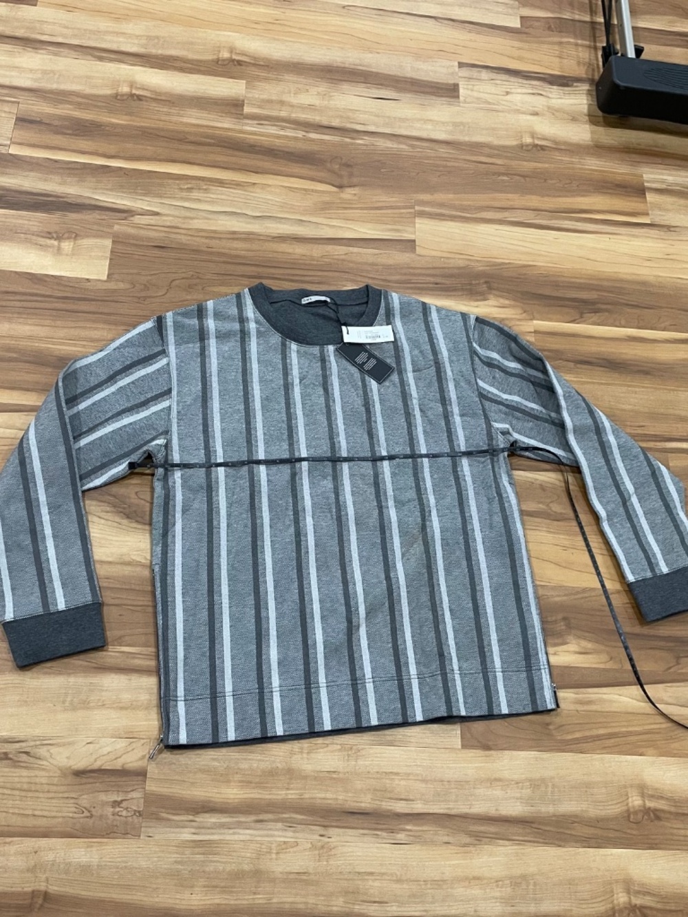 ✨ NWT O.N.S Clothing Grey Vertical Striped Side Zip Sweatshirt - XL ✨